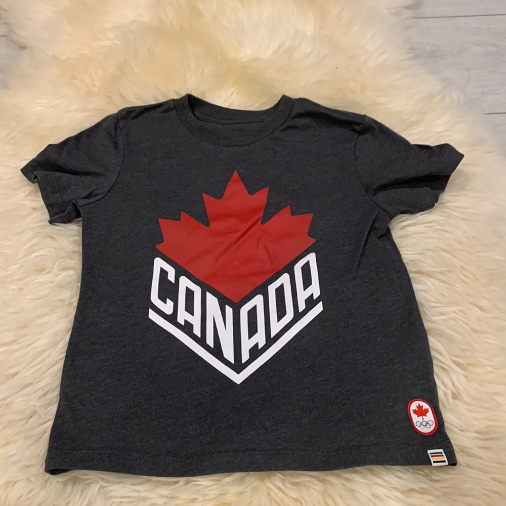 Official Hudson’s Bay Team Canada Gray Shirt with Red Maple Leaf Size 3/4T